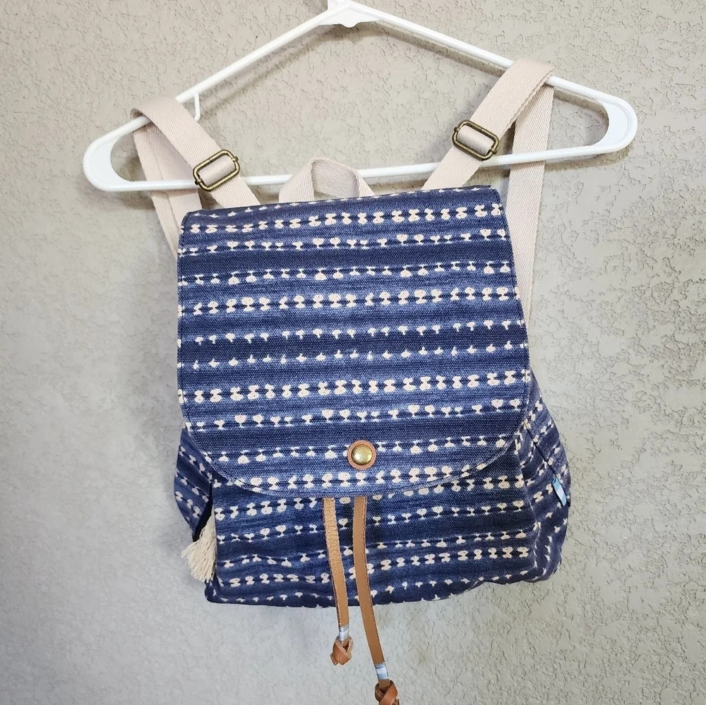 Toms mini Bagpack small style